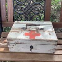 First aid box first aid box World War II wooden box first aid red cross doctor doctor refill medicine