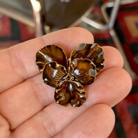 Árvácska virág Vintage fém bross, gyönyörű régi kitűző, szép fém bross az 1970-es évekből származik