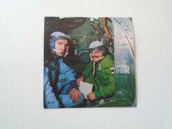 D194903   Interkozmosz űrhajós matrica Vladimir Dzhanibekov és Magyari Béla  1979-80