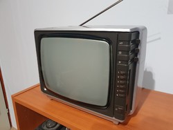 Philips 12b611 /03s portable black and white television