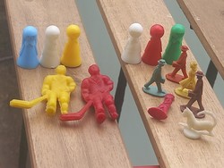 Midcentury board game figures, for replacement