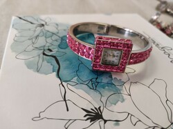 Fashion watch with pink stones