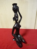 Afrikai női szobor, fején korsóval. Magassága 23 cm. Jókai.