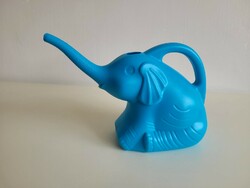 Retro locsoló kanna elefánt alakú műanyag régi öntöző kék kanna