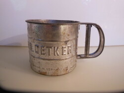 Powdered sugar sprinkler - metal - dr. Oetker - 11 x 9.5 cm + lug 6 cm - retro - Austrian - flawless
