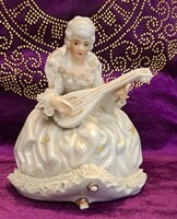 Lanton játszó barokk dáma porcelán szobor (L3704)