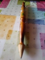 Régi, festett óriás faragott fa ceruza