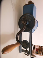 Nut grinder - stern - 34 x 25 cm - old - Austrian - cast iron - works perfectly.