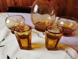 Antik borostyán színű 2 db  likőrös pohár Csabai felhasználónak