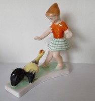 Bodrogkeresztúri kislány kakassal kerámia figura