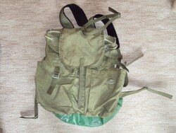 Régi katonai honvédségi néphadsereg háti zsák sötétzöld színű