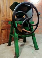 Hofherr termény daráló, szép markáns mezőgazdasági gép, teljesen restaurált darab, most LEÉRTÉKELVE!