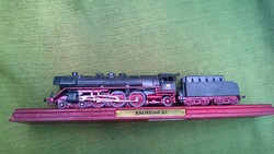 Locomotive model - the famous 424 steam locomotive 30 cm