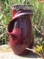 Érdekes iparművészeti meggy-bordó retro váza