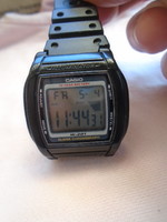 Brand new casio digital watch illuminator 4 x 3.5 cm well below the price in brilliant condition