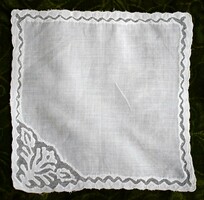 Buzsáki tüll rátétes régi díszzsebkendő , tálcakendő 20,5 x 20,5 cm buzsáki minta