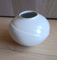 Aquincumi porcelán váza Ősz Szabó Antónia tervezte