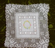 Art-deco embroidered lace tablecloth with flower embroidery 16.5 x 16.5 cm
