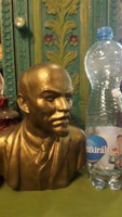 27 cm magas, 25 cm széles , bronz színűre festett , kerámia Lenin , sérülésmentes állapotban .