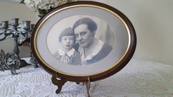 Old photo, photograph in an oval picture frame