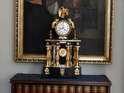 Also video - excellent condition, empire table or fireplace clock in the 19th century. From the beginning