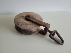 Régi kovácsoltvas vas és fa szerszám csiga vintage emelőcsiga dekoráció