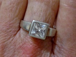Szépséges art deco formájú fehér  köves  ezüstgyűrű