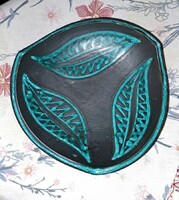 Retro leaf pattern glazed ceramic serving bowl. Indicated.