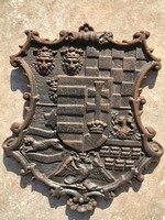 Cast iron center coat of arms