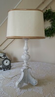 Fehér antikolt festésű fa asztali lámpa