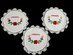 3 tablecloths embroidered with the Kalocsai-Matyó pattern with a crocheted edge and Hungarian lettering 17 cm new