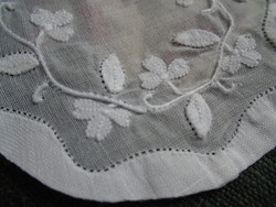 15.5 X 8.5 Tulle appliqué needlework, tablecloth, placemat. A real masterpiece.