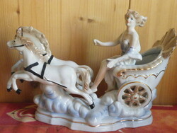 Régi két lovas hintó porcelán Regal Cown Fine Porcelaine - made in Románia, Curtea de Arges -