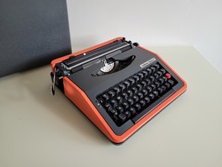 Régi retro kis méretű táskaírógép narancs színű írógép