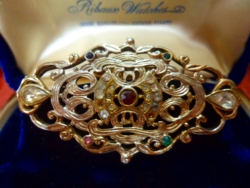 Elegant art nouveau bijou brooch. Totally golden effect!