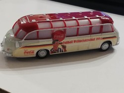 Coca-cola reklám műanyag autóbusz