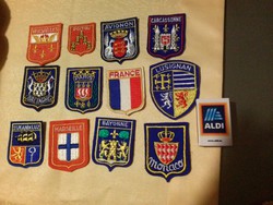 12 db felvarrható retró francia szuvenír címer: Avignon, Carcassonne, Marseille, stb.