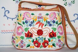 Colorful, hand-embroidered, Kalocsa floral, large-sized, pocket, zipper, white women's shoulder bag