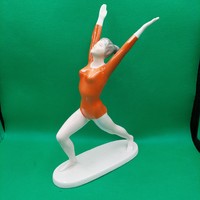 Torma Istvánné Hollóházi Tornász lány figura