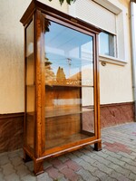 Gyönyörű, restaurált, intarziás, körbe üveges biedermeier vitrin báró Praznovszky Iván jelzéssel
