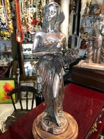 Bougelli olasz szobrász szignált fém szobra, 30 cm-es magasságú.3180