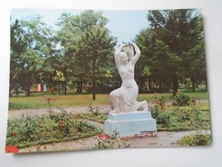 D195470  BEREKFÜRDŐ  Korsós lány szobor 1979    -képeslap