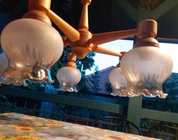 5 ágú csillár ép, tiszta - fa, fodros üvegbúrákkal mennyezeti lámpa