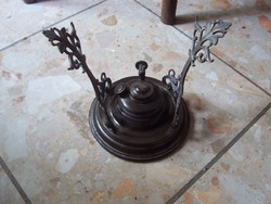 Petroleum lamp base