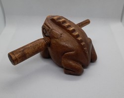 Carved frog, guiro