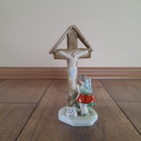 Herendi imádkozó kislány a keresztnél porcelán figura
