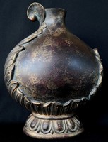 Dt/219 – antiqued ceramic wine container with laurel wreath
