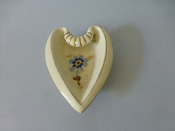 Zsolnay szív alakú,elefántcsont mázas,búzavirág mintás tálka