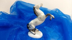 Ritka  festésű Unterweissbach,porcelán ágaskodó ló figura