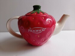 Pickwick Strawberry Tea Pourer
